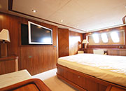 Sunseeker Predator 82 - Master Stateroom