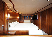 Sunseeker Predator 82 - Master Stateroom