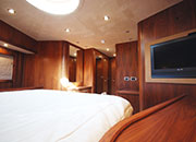 Sunseeker Predator 82 - VIP Stateroom